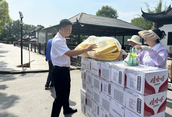 潤(rùn)馨物業(yè)慈善組織開(kāi)展夏日防暑降溫慰問(wèn)活動(dòng)
